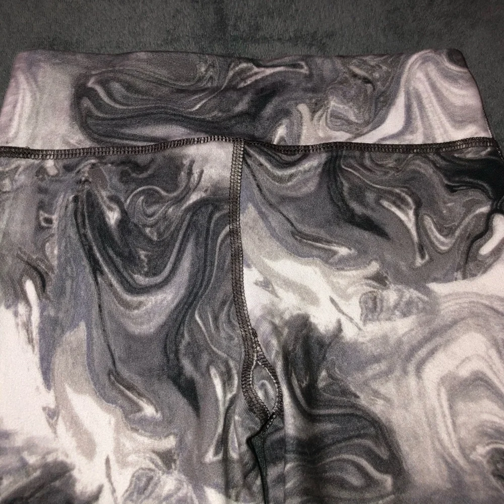 ❗️SOLD❗️C9 Champion•Black & White Marble Design Leggings - Picture 12 of 12